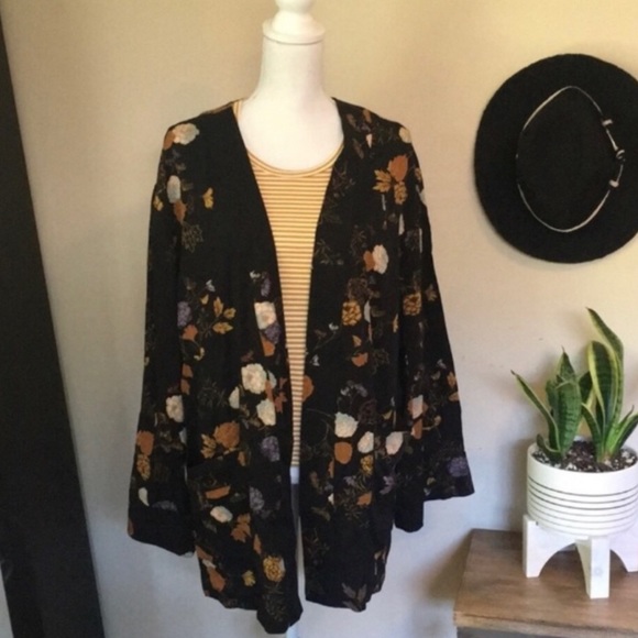 Free People Peony Wrap Jacket in Midnight S - Picture 6 of 9